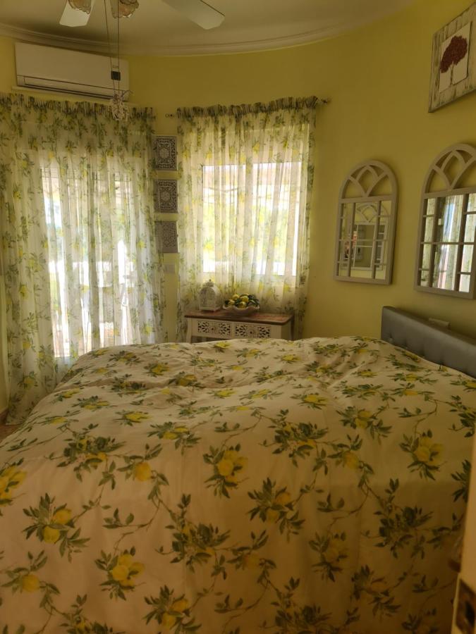 Chateau Angelique Guest House บาเลนเซีย ภายนอก รูปภาพ